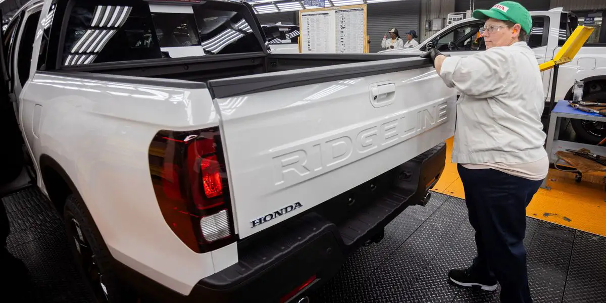 American worker building a Honda Ridgeline