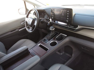 2024 Toyota Sienna XLE