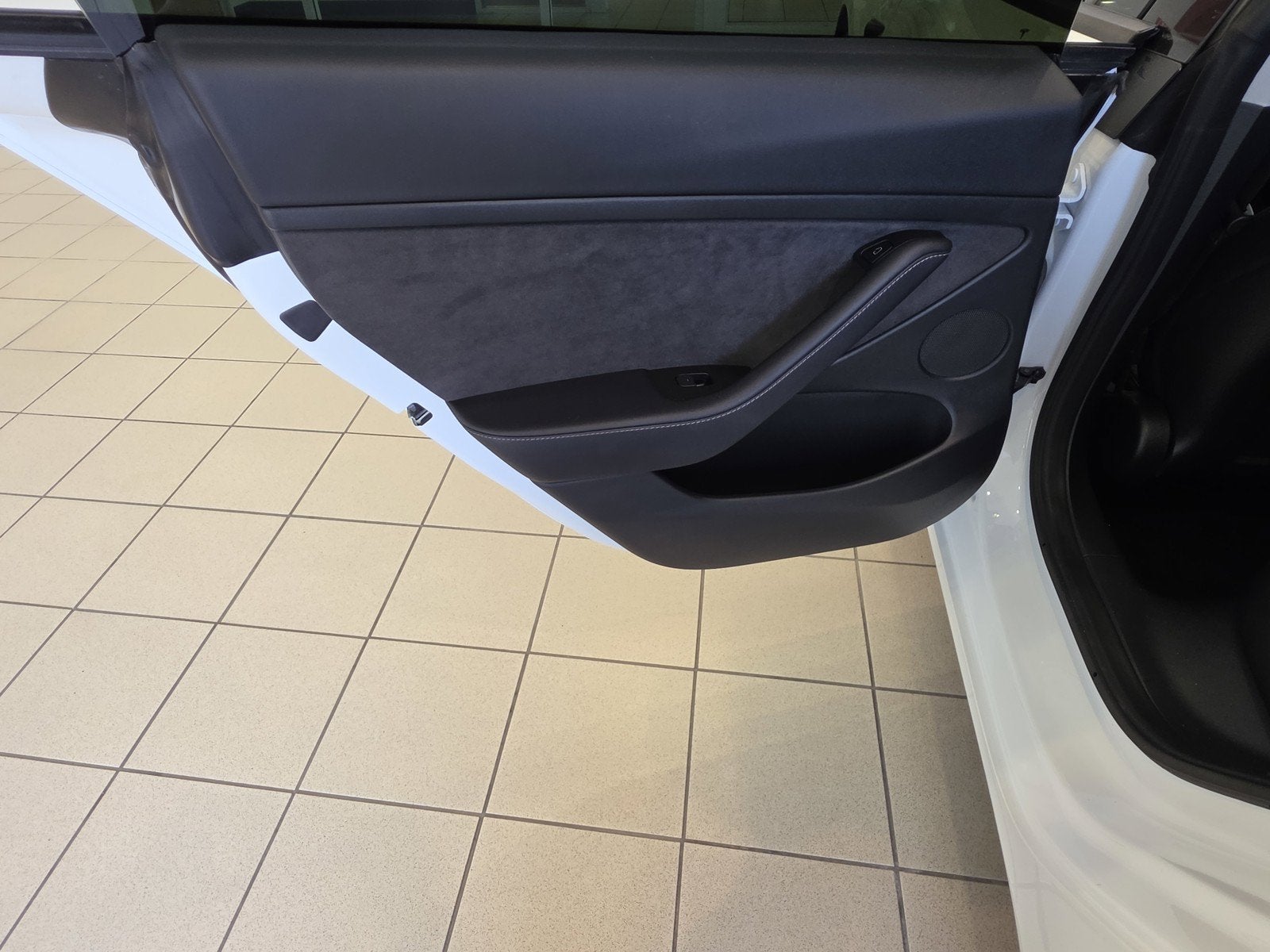 2023 Tesla Model 3 RWD