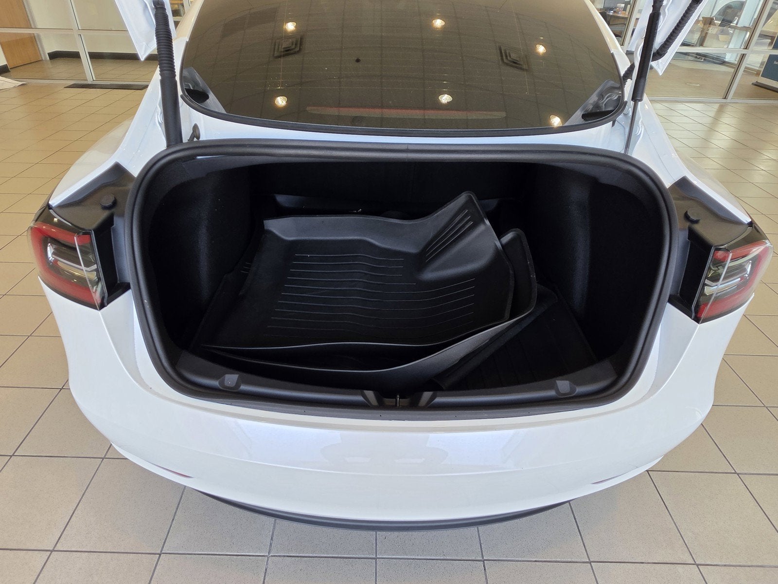 2023 Tesla Model 3 RWD
